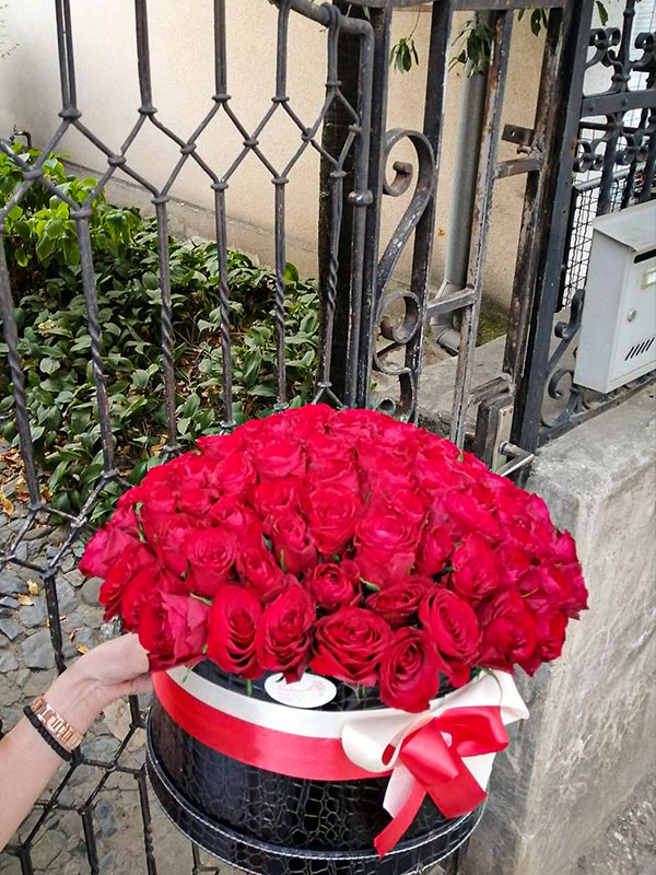 Madame Cvećara | Flower box - 101 ruža