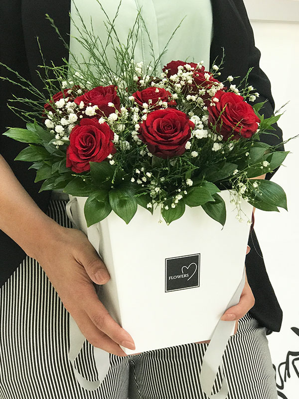 Madame Cvećara | Crvene ruže u kutiji